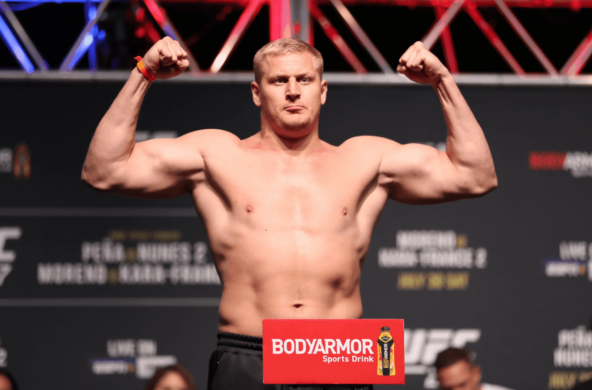 Павлович за 39 секунд победил бразильца Тейшейру на турнире UFC в Макао Павлович за 39 секунд победил бразильца Тейшейру на турнире UFC в Макао
