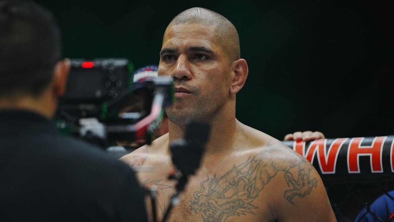 Экс-чемпион UFC Перейра продолжит выступать в тяжёлом весе
